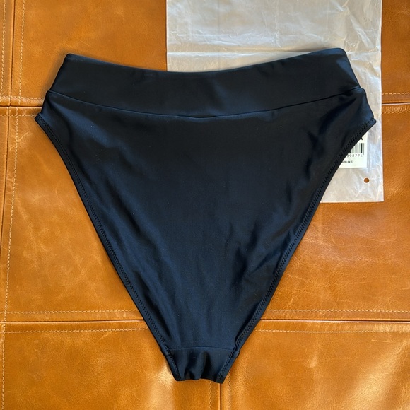 Gymshark black bikini 2 pc set size S/M new - Picture 7 of 10